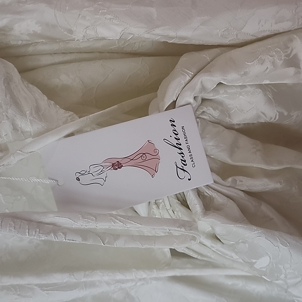 NWT.White Strapless Floral Jacquard Satin Dress. Pit To Pit 20"-22 - Picture 11 of 11